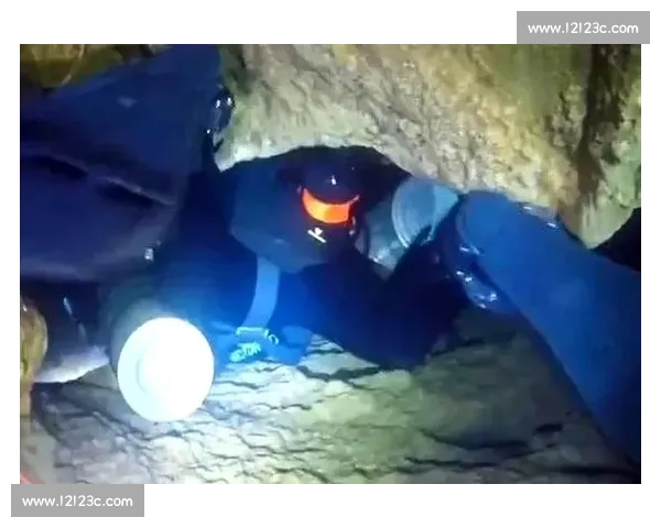 国内顶尖洞穴潜水员金雪峰广西遇难 追悼会举行