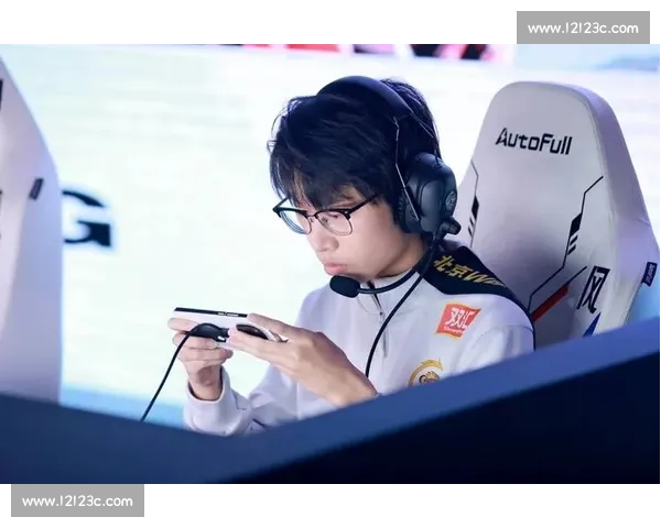 荣耀殿堂，虚位以待，英雄联盟手游战队出征，谁将加冕